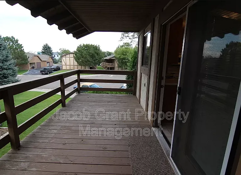 612 John Adams Ct — Photo 9