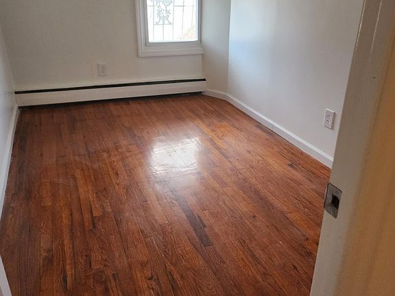 4th image of 1752 Bartow Ave #2