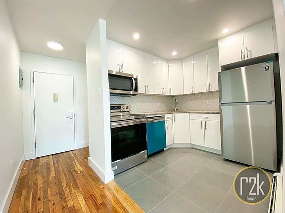3rd image of 25-90 Steinway St #3A