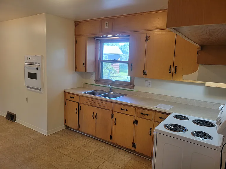 418 E Washington St — Photo 6