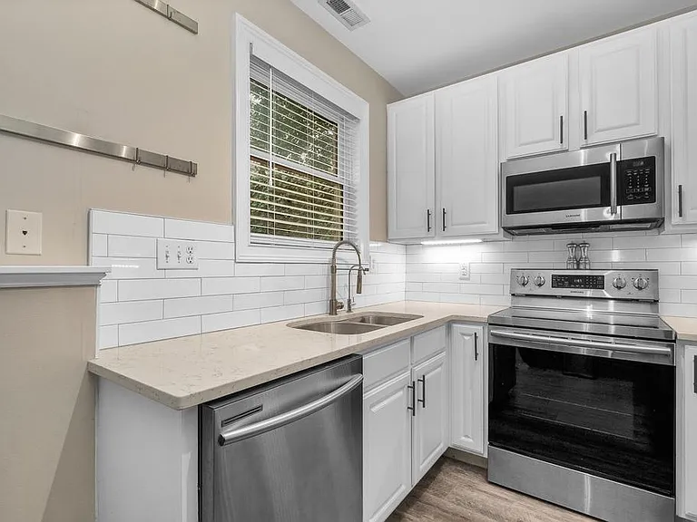 723 S Boylan Ave #101 — Photo 4