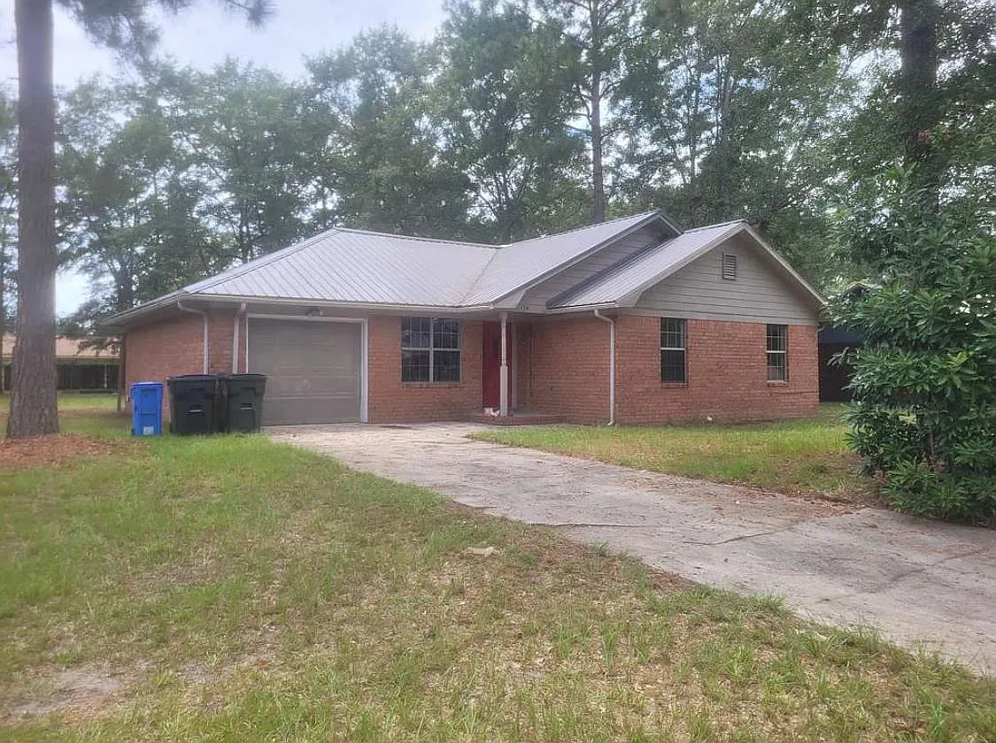 4 bed, 1332 sqft, $1,850 — Photo 1