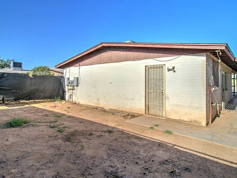 371 N Williams St — Photo 23