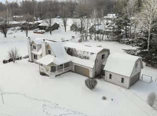 7746 Five Lakes Dr, Farwell, MI 48622