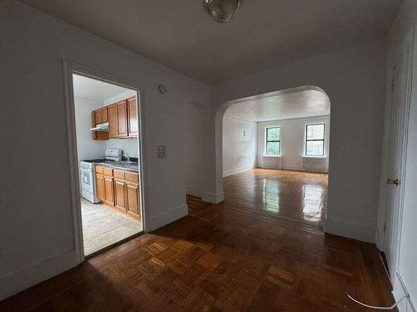 4755 White Plains Rd APT 4C