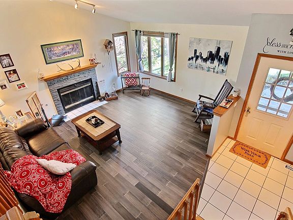3rd image of 2175 Greenvalley Dr