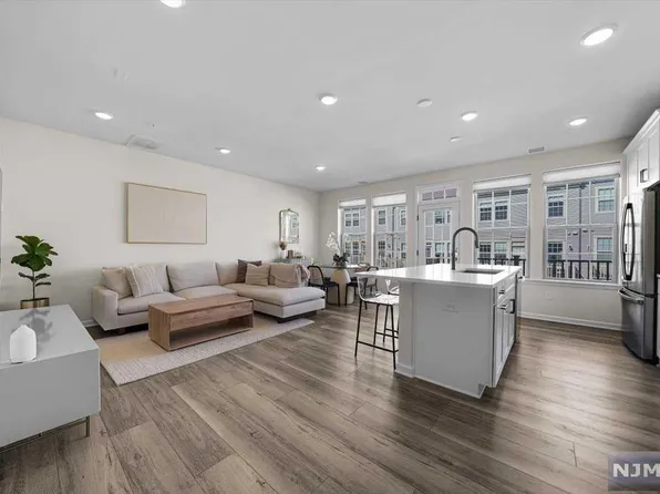 57 Leahy Dr, Wood Ridge, NJ 07075