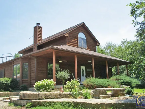 3950 Cortez Ct, Topeka, KS 66617