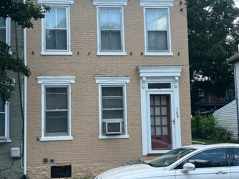 169 E Pomfret St — Photo 1