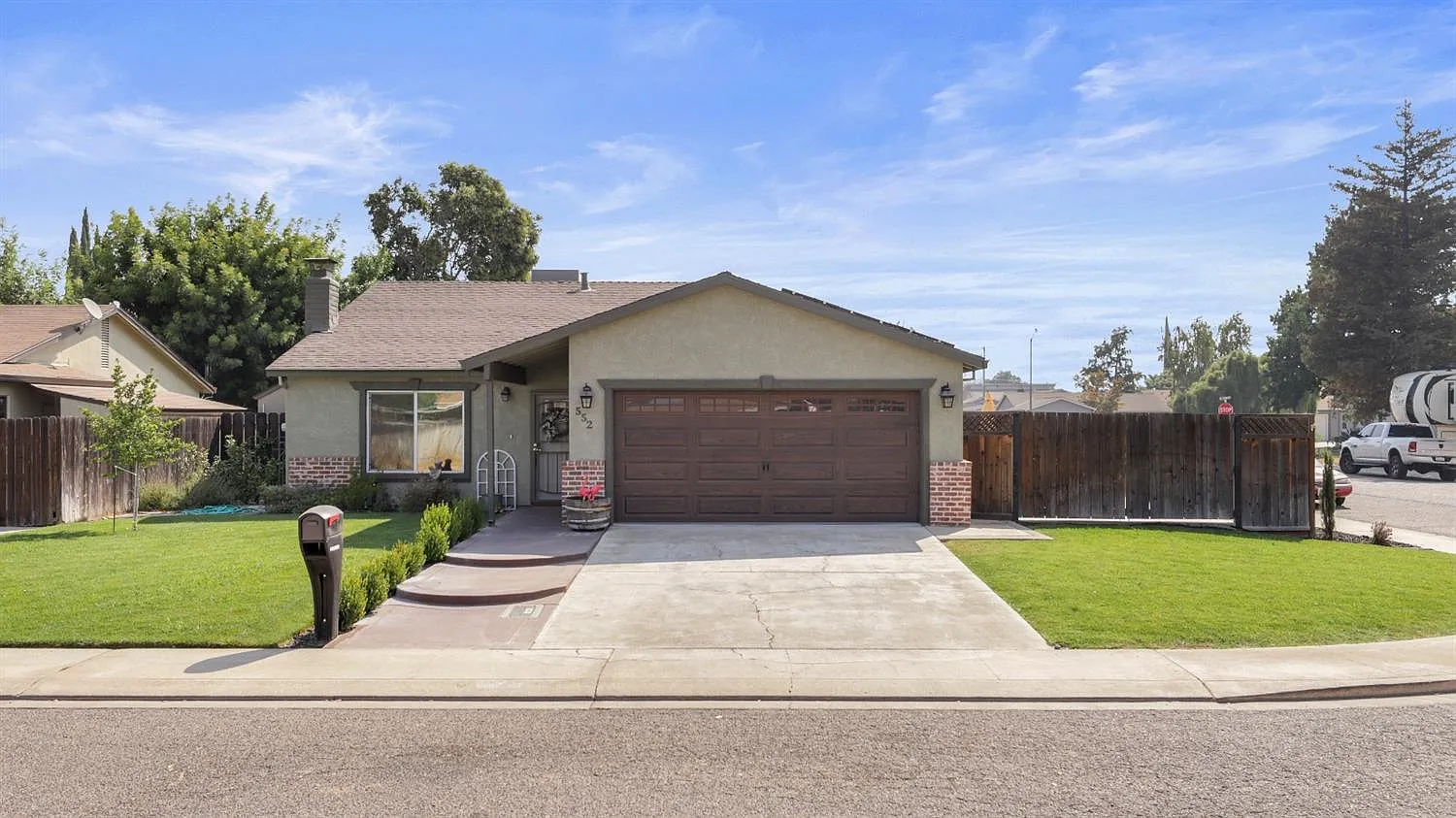 552 Denise Dr photo 1
