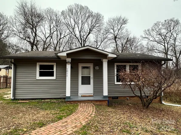 1011 Hull St, Statesville, NC 28677