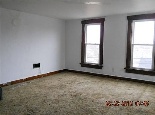5th image of 939 Steele Ave