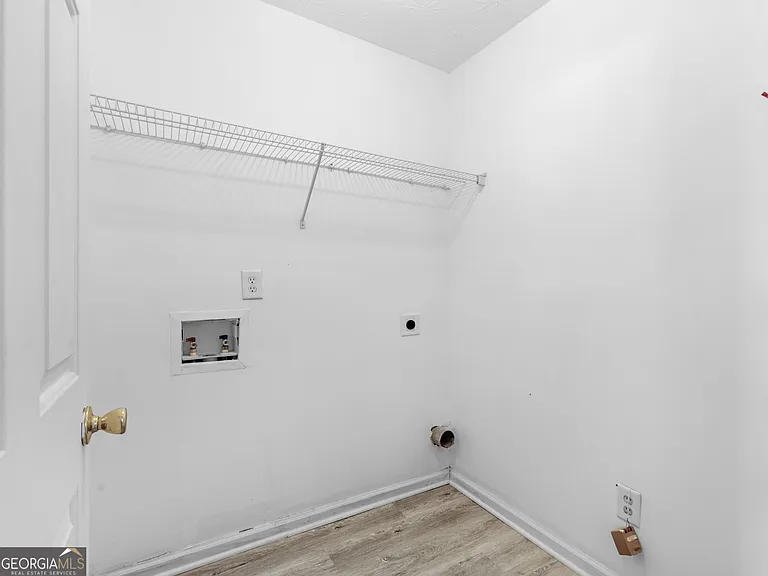 305 Nunnally Dr — Photo 16