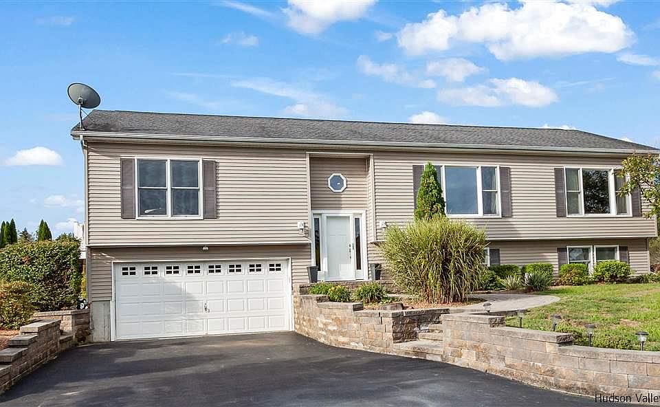 1st image of 110 Canterbury Dr
