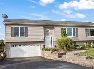 110 Canterbury Dr, Saugerties, NY 12477