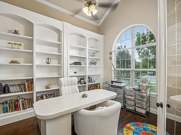 5th image of 1100 Broadmoor Way
