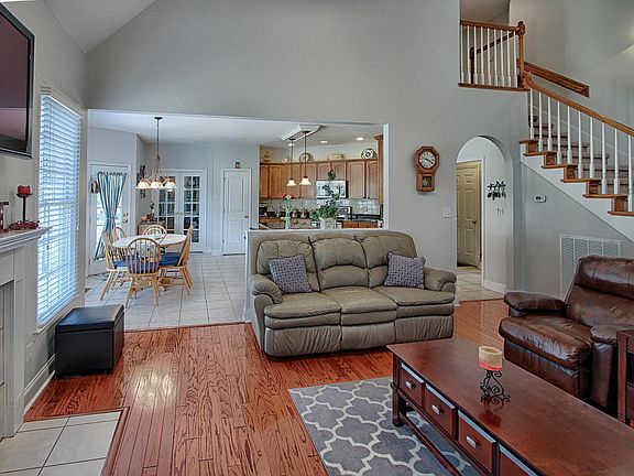 5th image of 8805 Brookhaven Dr