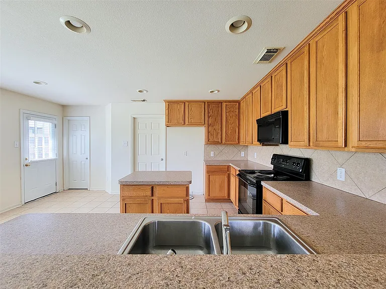 2322 Oxford Point Ln — Photo 18