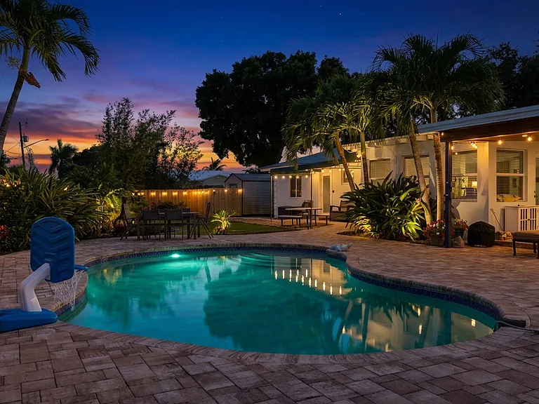 7424 Venetian Way — Photo 4