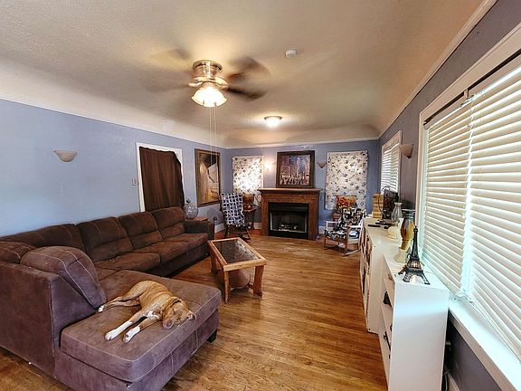 3rd image of 2102 E Elm Ave
