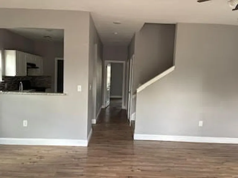 809 S Travis Ave — Photo 15
