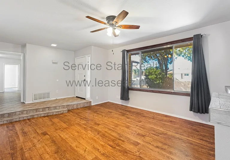 5513 W Waltann Ln — Photo 7