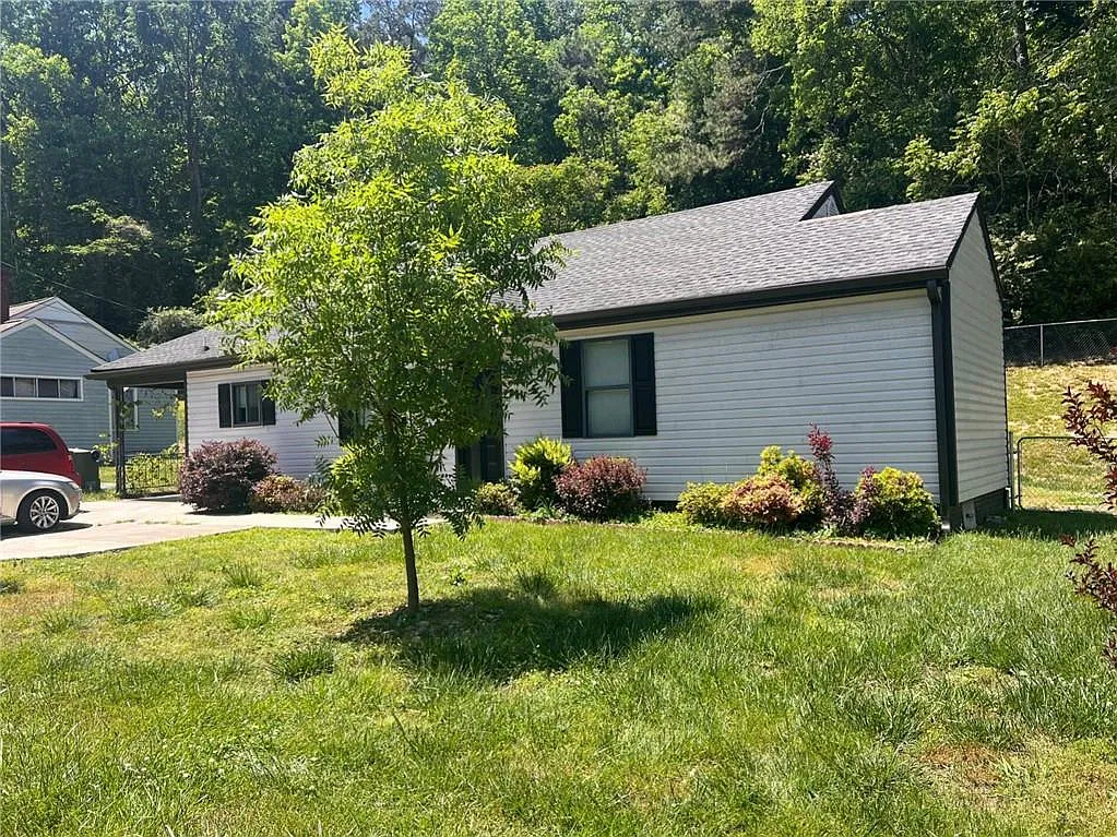 1 bed, 1.0 bath, 1242 sqft, $650 — Photo 2