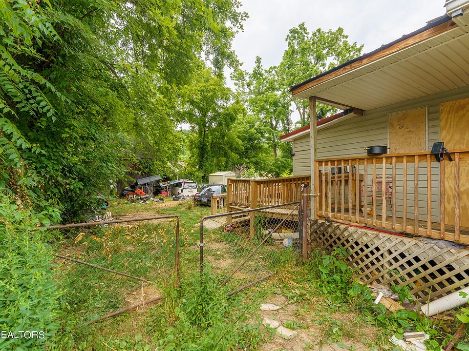 2nd image of 2611 Watauga Rd