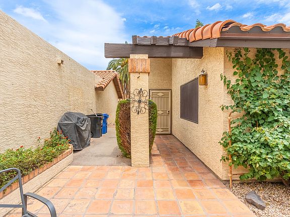 3rd image of 2260 E Flossmoor Cir