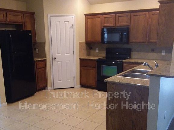 5th image of 3412 Lucas St