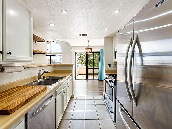 5th image of 1240 Francisco Dr #6