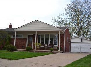 22037 Tanglewood St, Saint Clair Shores, MI 48082