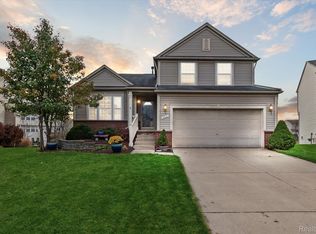 980 Callaway Ct, Howell, MI 48843