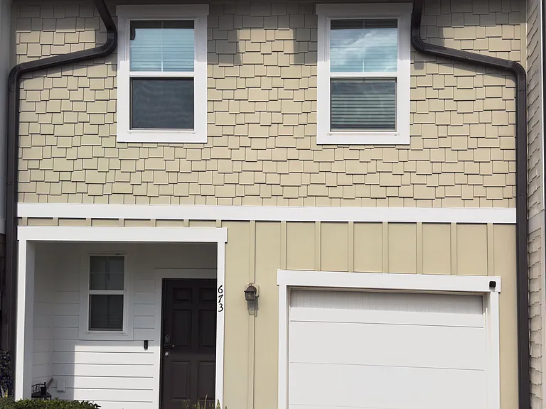 673 Madison Dr — Photo 1