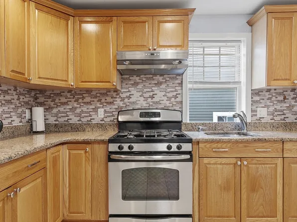 30 High St, Chelsea, MA 02150