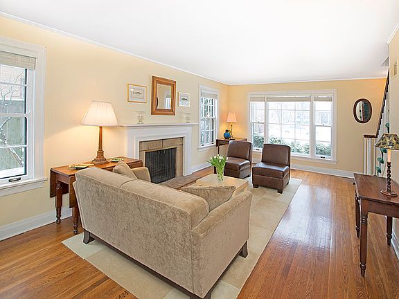 2nd image of 471 Pleasant Ave