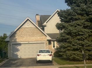 715 Greenview Ln, Wheeling, IL 60090