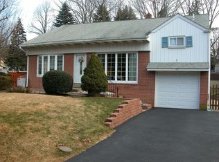 147 Colonial Dr, Warminster, PA 18974