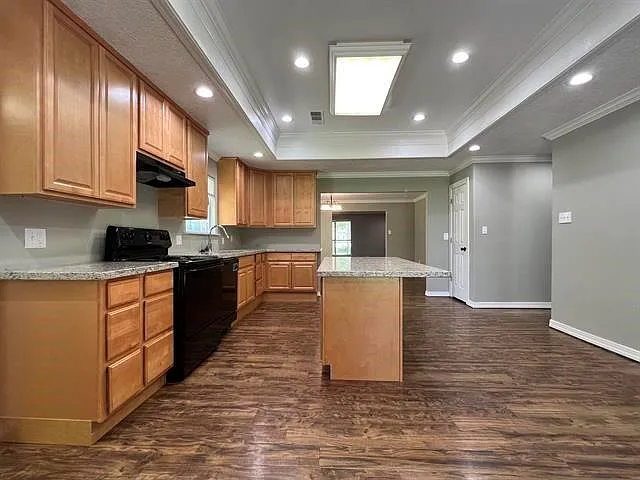 4 bed, 3.0 bath, 2856 sqft, $2,995 — Photo 3