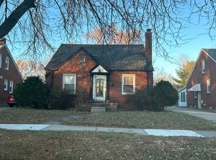 15653 Chestnut Ave, Eastpointe, MI 48021