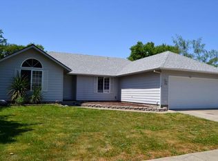 1736 Gardendale Ln, Grants Pass, OR 97527