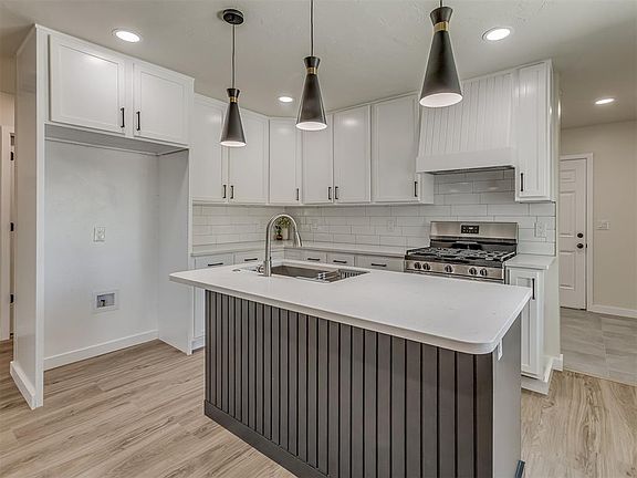 4th image of 1124 SW 30th St