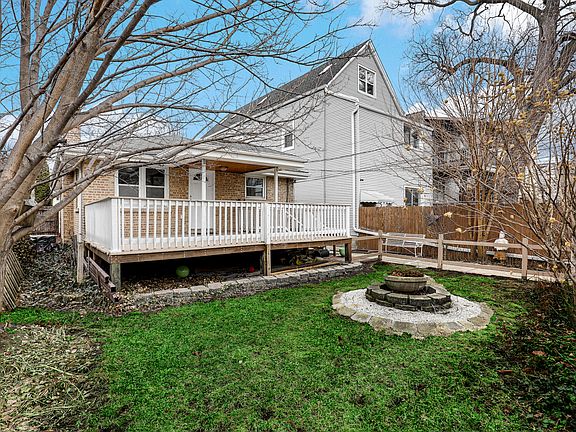 3rd image of 2849 W Fletcher St