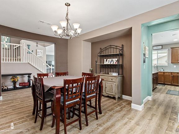 4th image of 9505 Aphrodite St