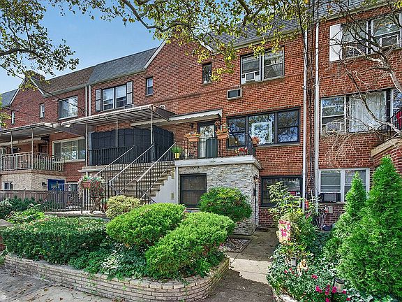 2nd image of 2462 Bragg St