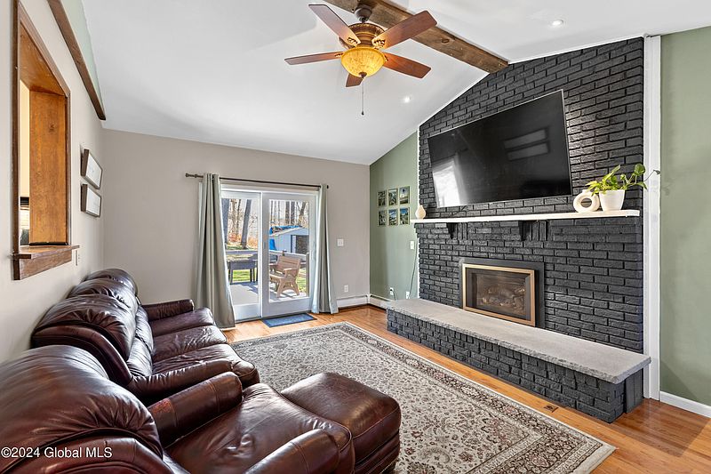 4th image of 34 Tee Hill Road