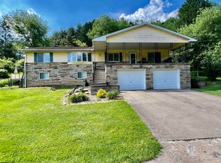 608 Apple Valley Rd, Fairmont, WV 26554