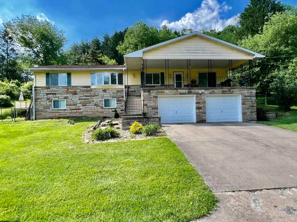 608 Apple Valley Rd, Fairmont, WV 26554