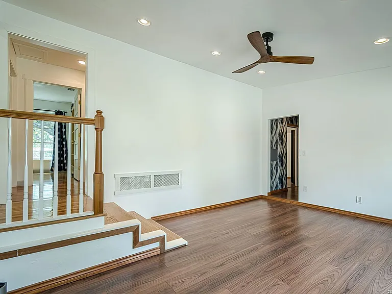 227 Devonshire Dr — Photo 33