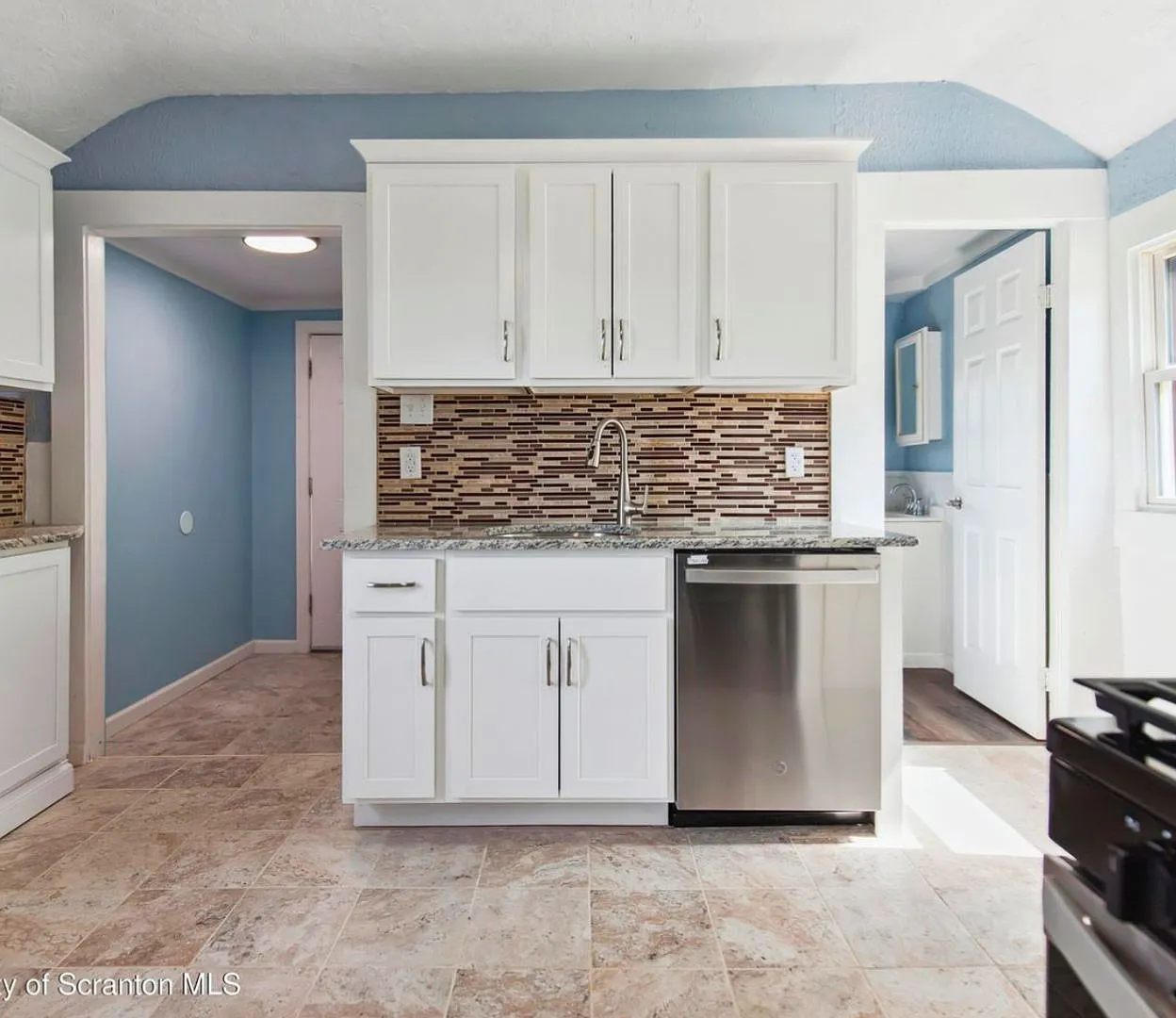 Hughestown Brand new remodel single Family Home, Large Yard perfect for furry friend! — Photo 3